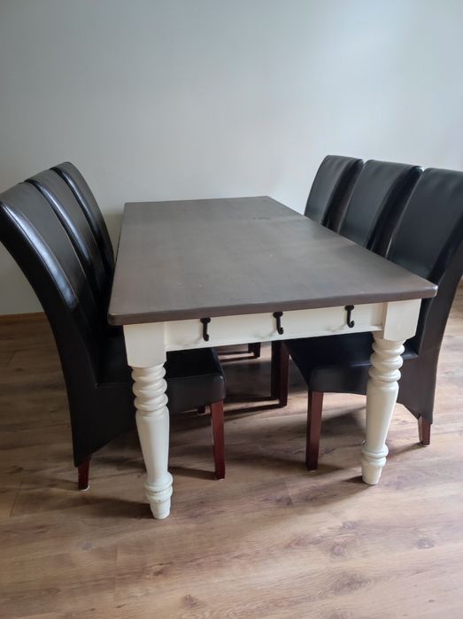 Duży drewniany stół w stylu prowansalskim i 6 krzeseł