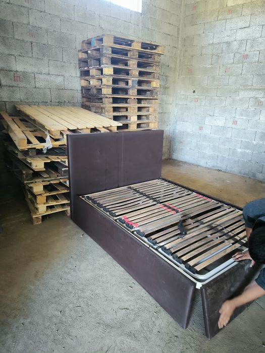 Cama articulada  com cabeceira e laterais em pele