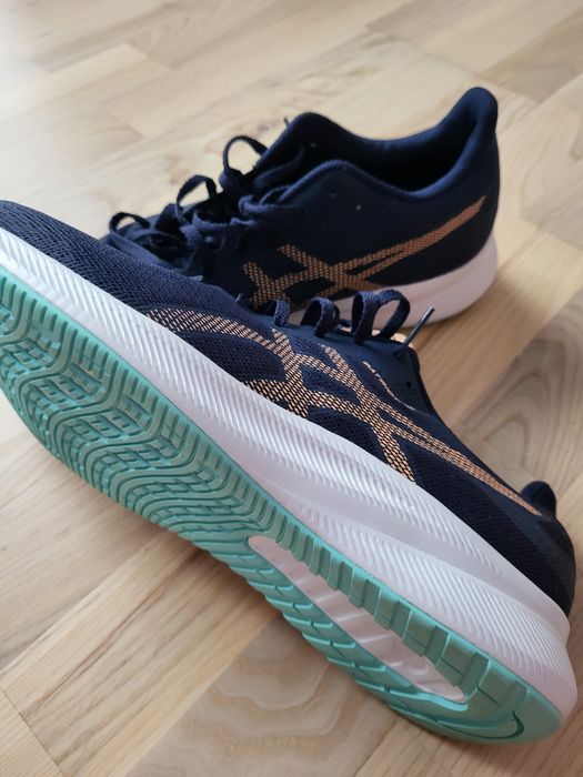 Нові кросівки Asics