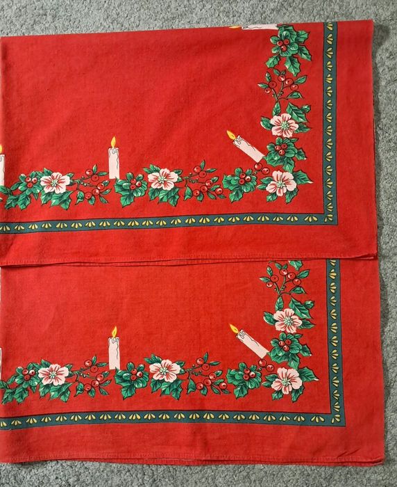 Kwadratowy czerwony bożonarodzeniowy obrus