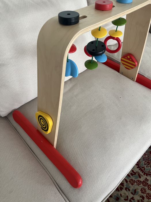 Stojak z zabawkami Ikea pałąk niemowlecy