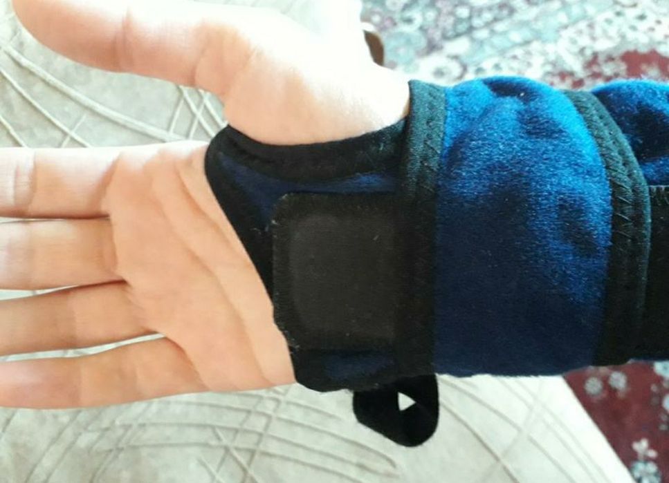 Синя пов'язка на руку