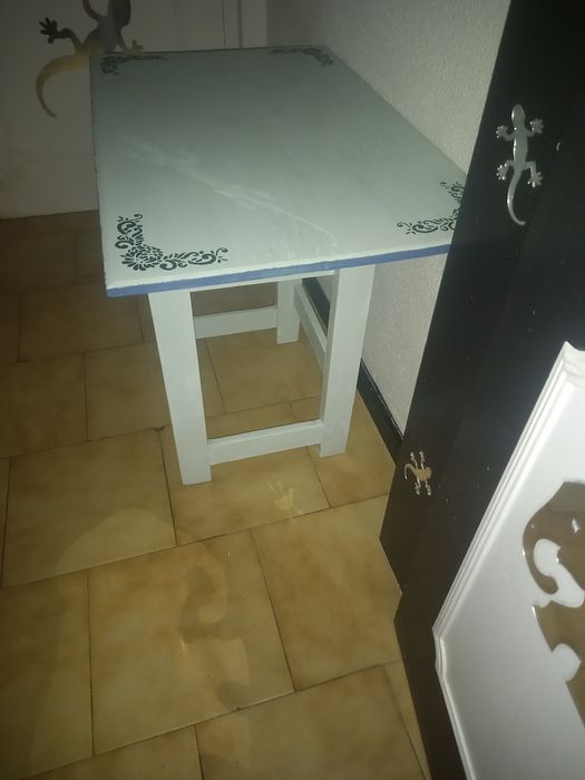 Mesa rústica de madeira maciça