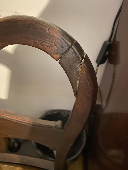 Krzeslo stare skora naturalna