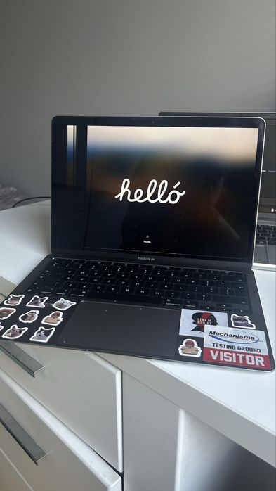 MacBook Air 13” 2020 - uszkodzona matryca