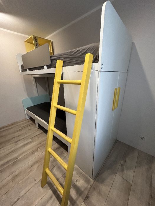 Zestaw mebli dla rodzeństwa. Antresola, łóżko, szafa