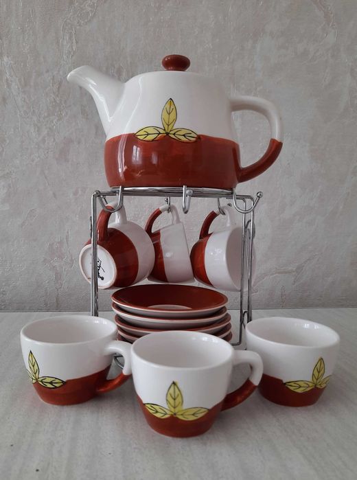 Кавовий сервіз на підставці