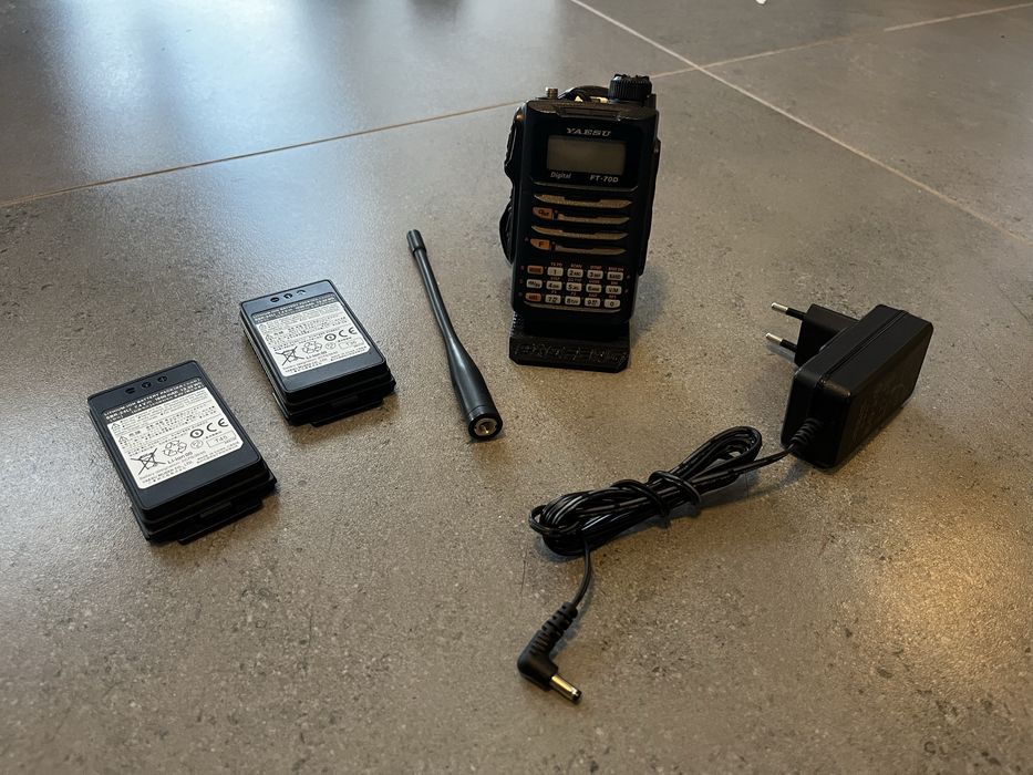 Radio Yaesu-FT70D