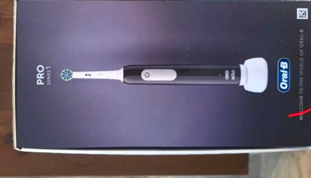 Электрическа зубная щетка с вращающимся механизмом Oral-B Pro