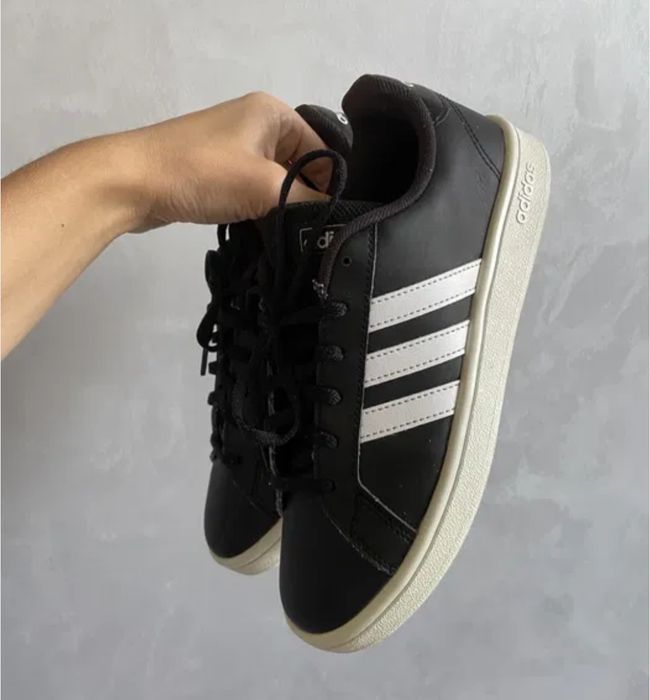 Снікерси кросівки кеди Adidas
Снікерcи GRAND COUR