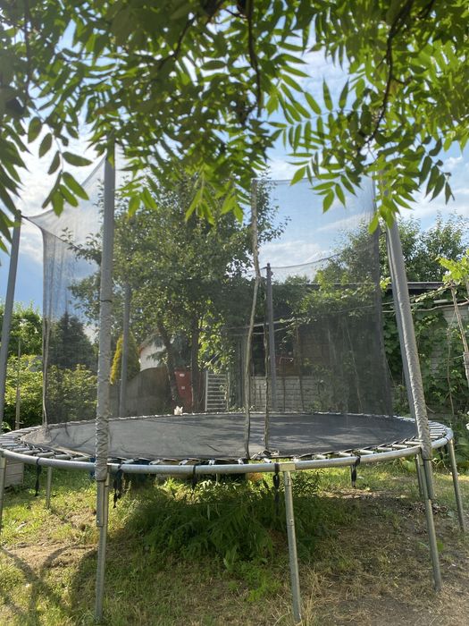Trampolina używana w dobrym stanie.