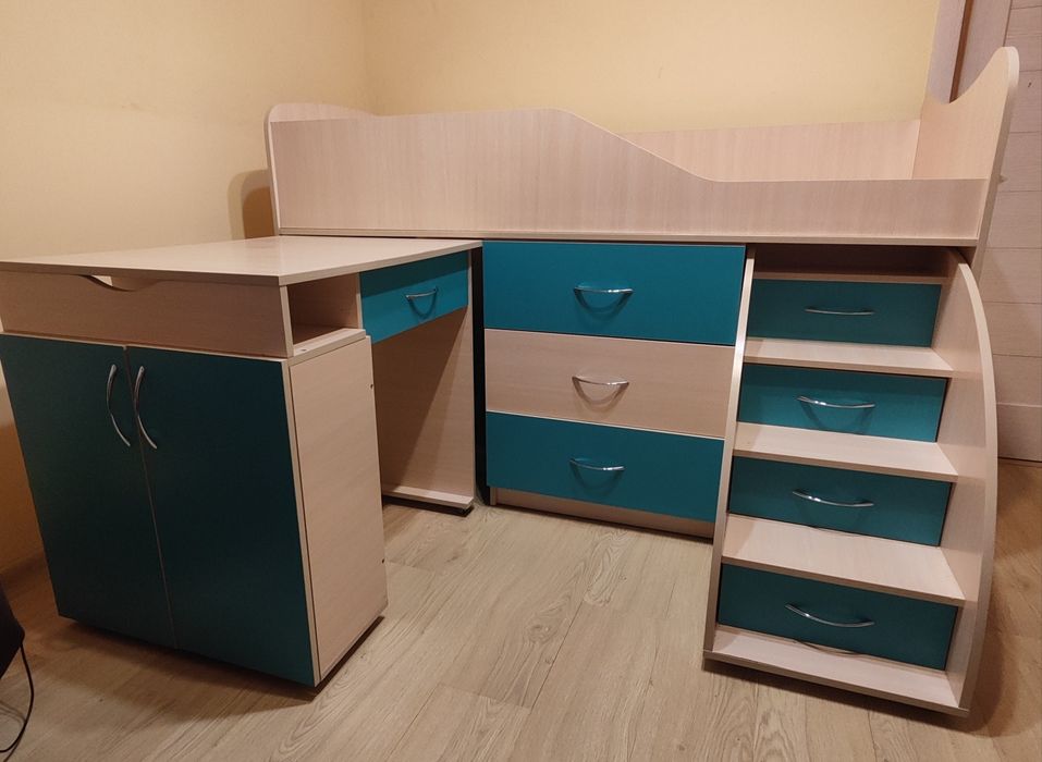 Дитяче ліжко + стіл, дитячі меблі