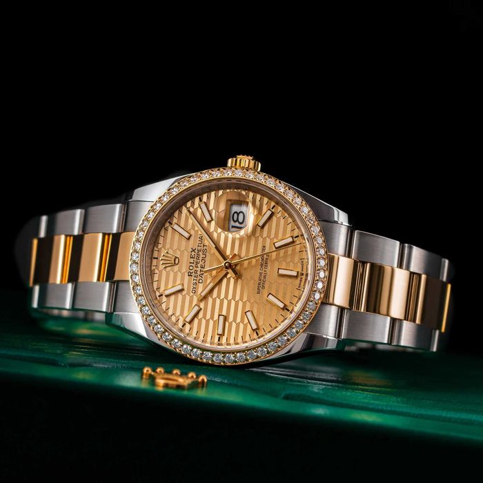 Zegarek Rolex Datejust 36 złota tarcza fluted motif, diamentowy bezel