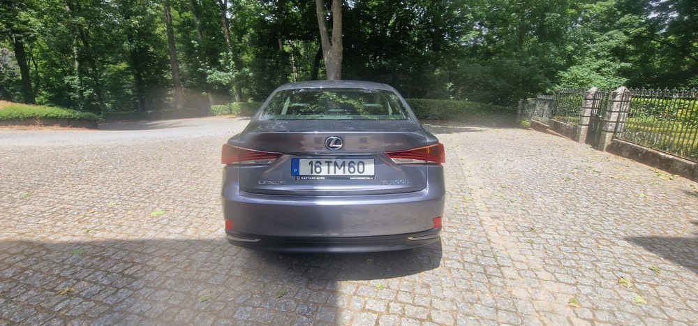 LEXUS IS 300h – O Carro dos Seus Sonhos