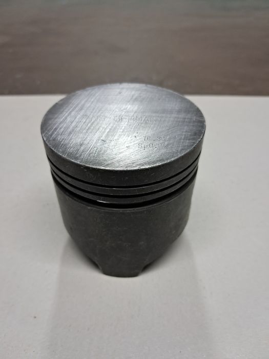 Поршень  ваз 2101 свинцевий.