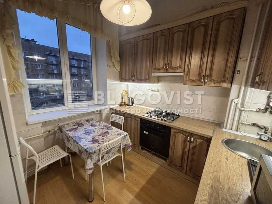 Продаж квартири Героїв Оборони, 3 Виставковий центр