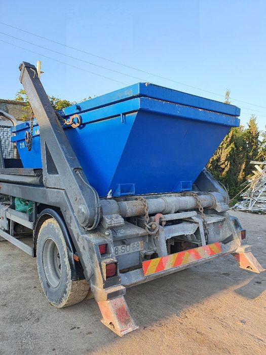 CONTENTORES e CARRINHAS: com ou sem ajudantes p/carregar todo o tipo de resíduos urbanos, industriais, florestais, jardinagem, entulho de obras e lixo