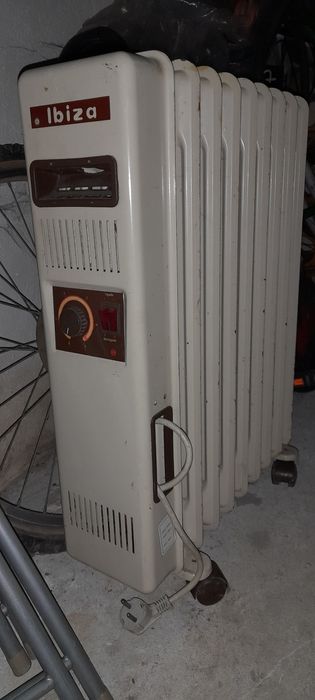 Aquecedor/ radiador a óleo.