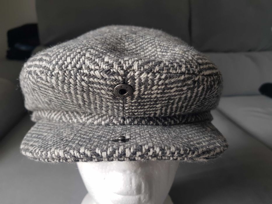 Boné Boina da Marca Barts em tom cinza branco, totalmente NOVO