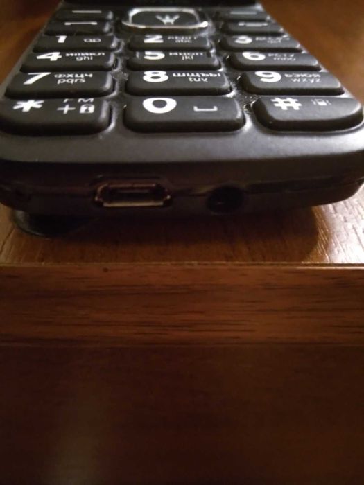 Продам кнопочный мобильный телефон ERGO B182