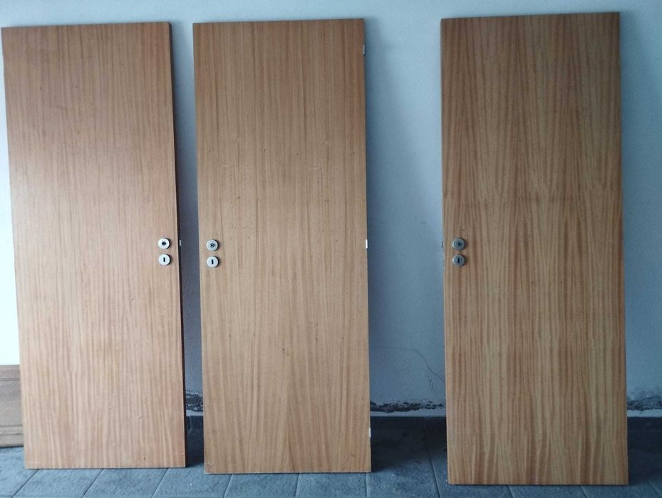 3 portas de madeira maciça novas (venda à unidade ou conjunto)