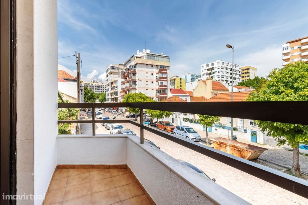 Apartamento T1 c/ Varanda e Marquise, a 550m da Praia, na Costa da Cap