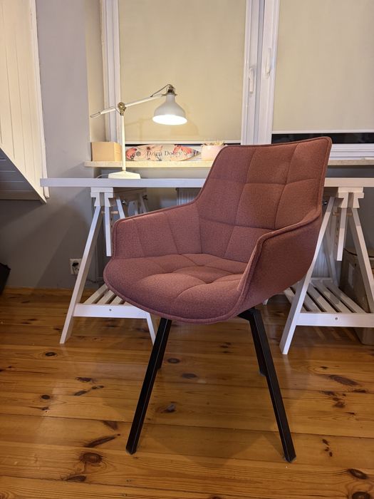 Krzeslo obrotowe tapicerowane -welur różowe