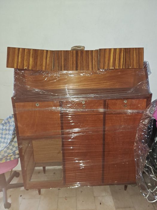 Móvel e cama de solteiro