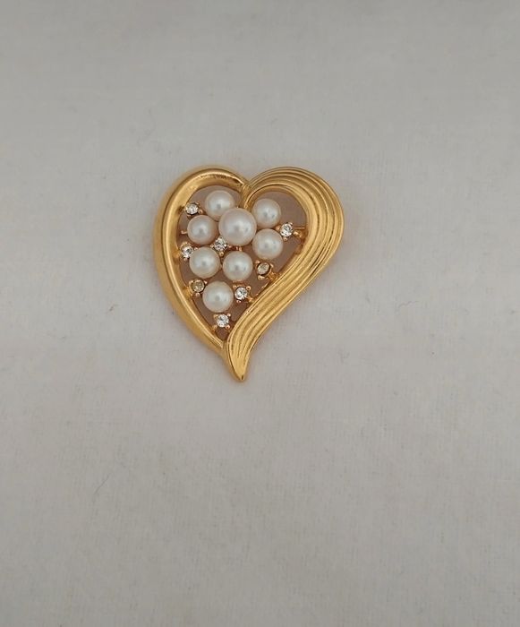 Pregadeira vintage Trifari