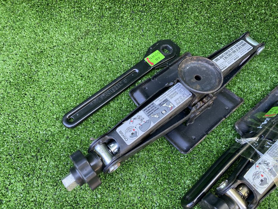 Домкрат+ключ балонник комплетк w168 169 245 mercedes