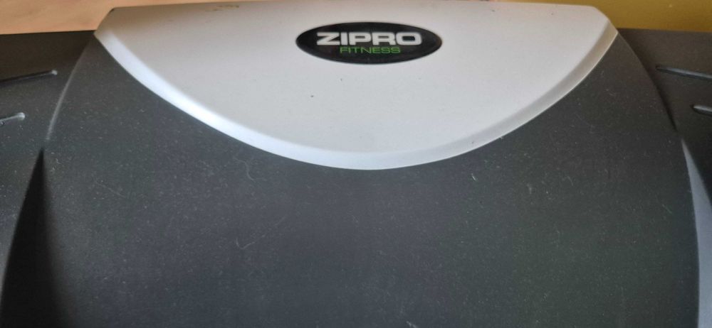 Bieżnia elektryczna ZIPRO Freerun; 18km/h; 150kg; regulacja kąta, stan BDB
