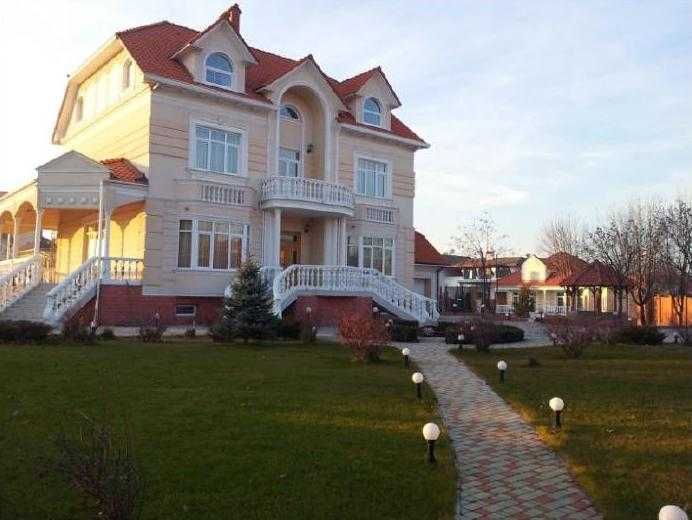 Великий будинок в Совіньйоні + гостьовий будинок та басейн.