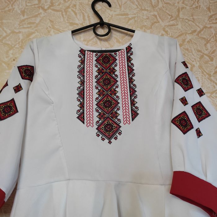 Дуже гарна вишиванка р. 46