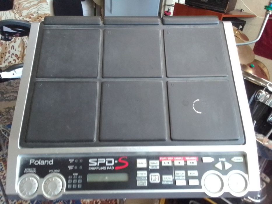 Барабанщик з музичною освітою