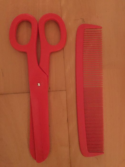 Giant Comb and Scissors64409379405955122