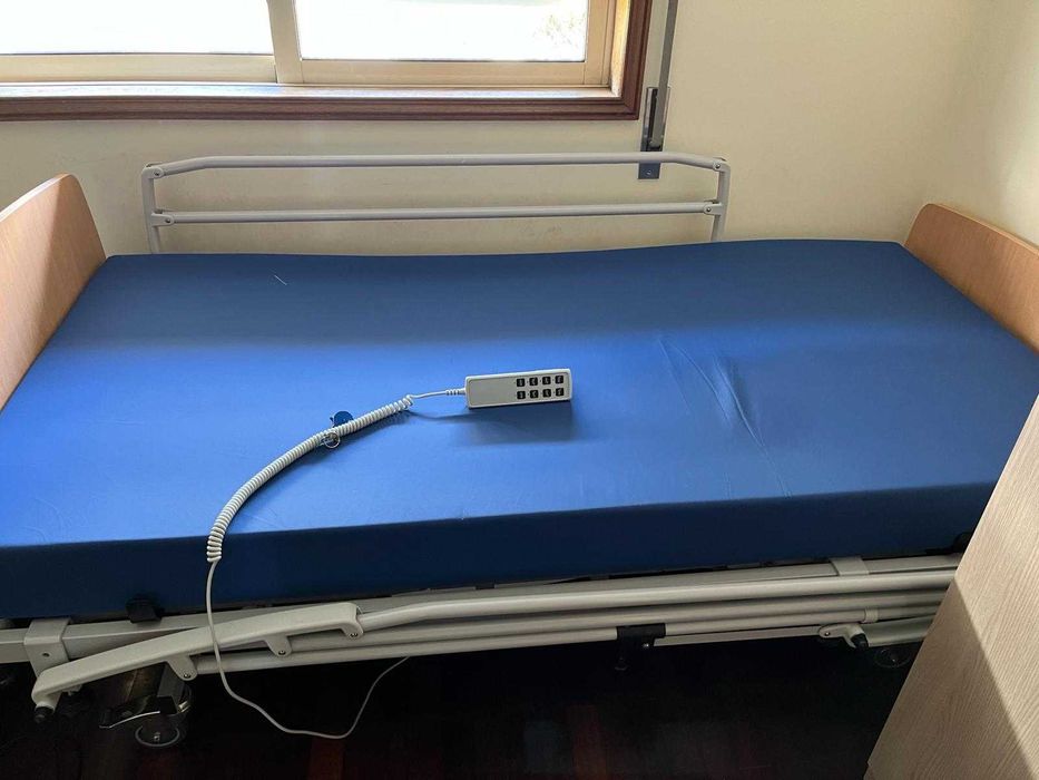 Cama hospitalar articulada eletrica + colchão anti-escaras
