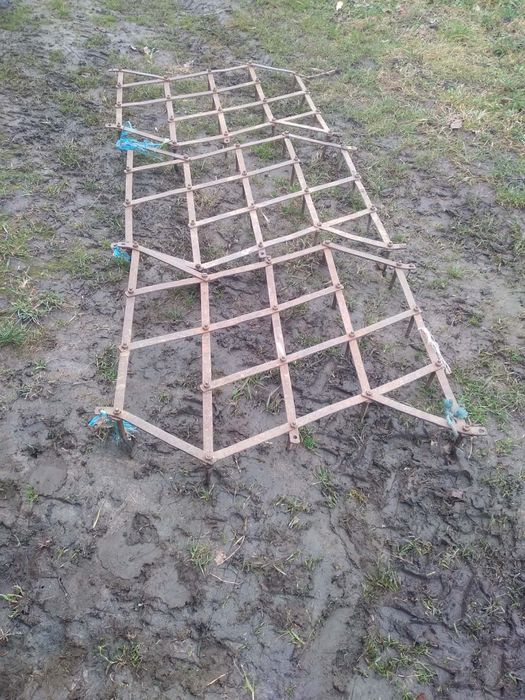 Продам 2 плуга кінних 1 підгортач кінний іі 3 борони