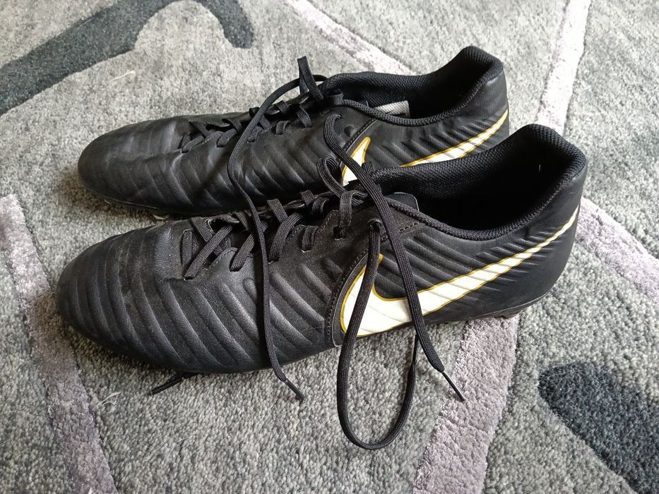 Buty pilkarskie NIKE TIEMPO 48,5 wkladka 32 cm korki czarne zlote lanki
