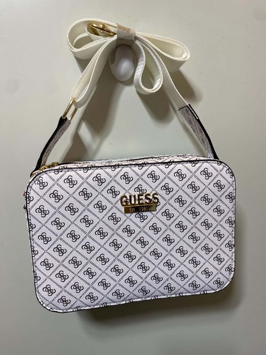 Torebka kuferek guess