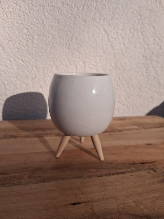 Osłonka, doniczka na nóżkach