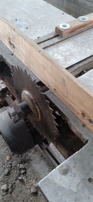 Циркулярка з фуганком