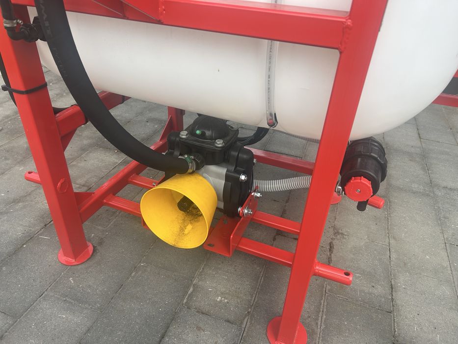 Opryskiwacz polowy zawiezany 400l 12m