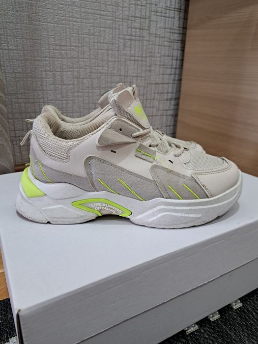 Кросівки 38 розмір