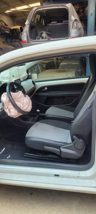 Volkswagen up 1.0 mpi 2012