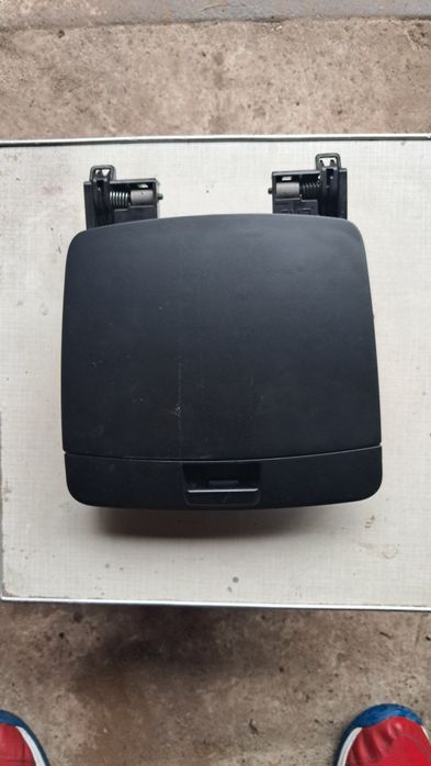 Hyundai і30 бардачок