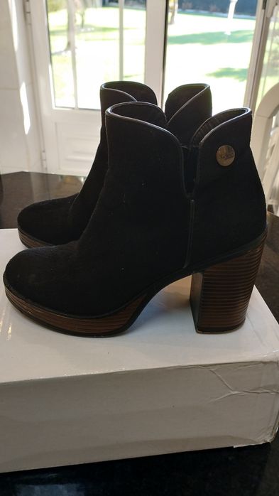 Botins tam.  36, côr pretos