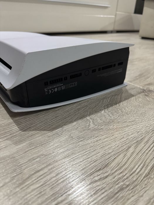 PlayStation 5 z napędem + dwa pady