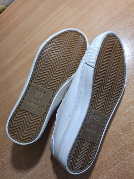 Кеди, мокасини, кросівки бренду New Look