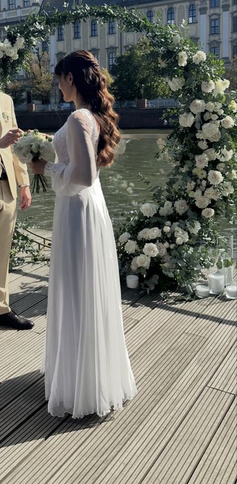 Romantyczna suknia ślubna biala długie ręlawy