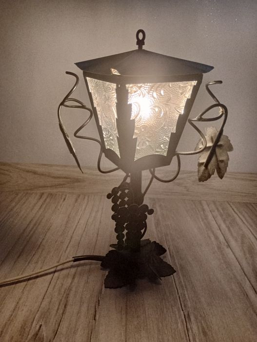Antyczna lampa rękodzieło